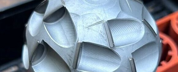 High performance high precision tool for piston machining